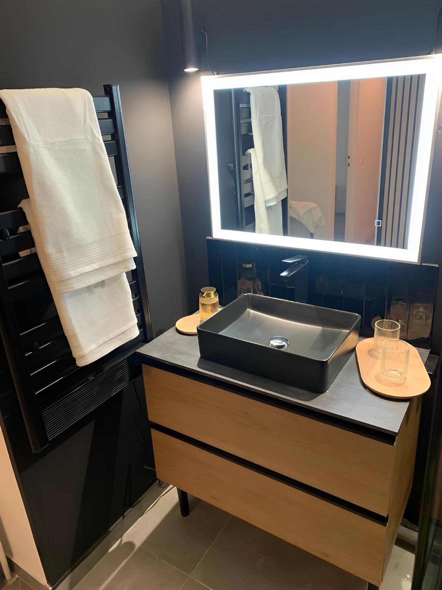 Magnifique Appartement, 3 Min De Paris Levallois-Perret Exterior foto